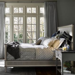 Sojourn 543A230BQueen Panel Bed